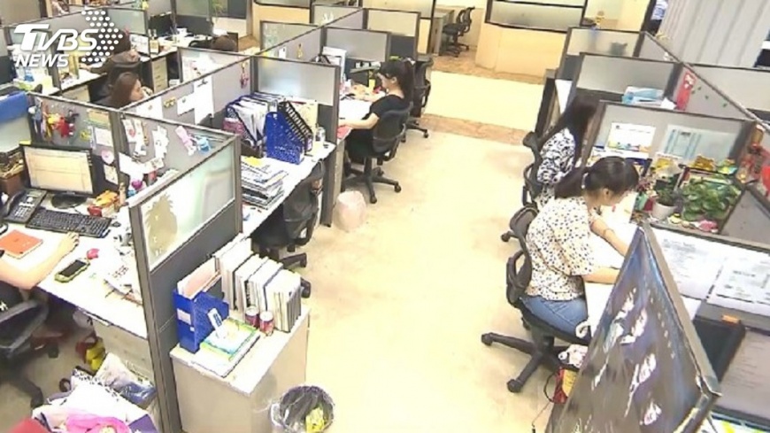 上班族黏不黏銀行? 各年齡層大不同
