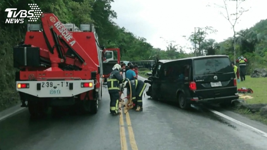 民眾組隊登山 搭車行經蘇花車禍受傷