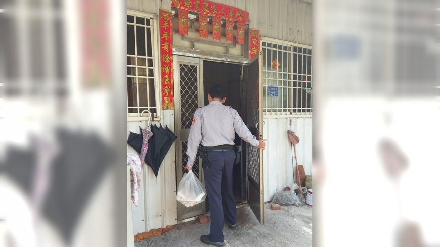 警拿到午餐就消失 所長偷跟蹤發現滿滿洋蔥
