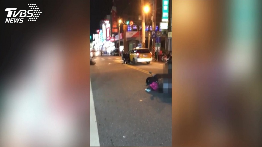 擦撞演變全武行　男騎士暴走狂毆路人