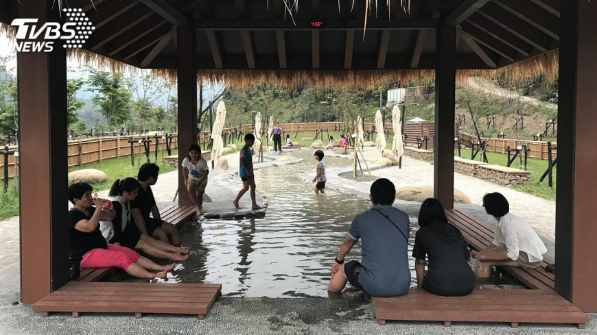 驅寒泡湯過冬 寶來賞景暖手足