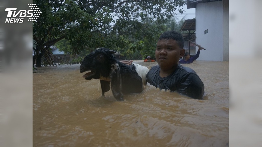 印尼東爪哇洪災　至少20人死亡5人失蹤