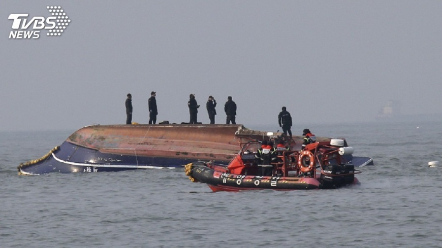 韓海釣船仁川外海翻覆　22人僅7人生還