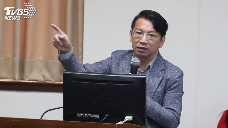 一例一休拚闖關　徐永明二度被抱下發言台