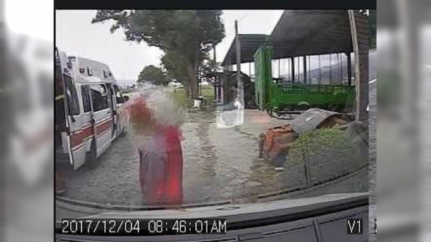 救護車搶救命危翁竟遭趕　「不要在我家前急救」