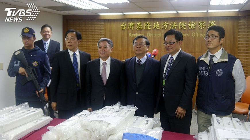 木條挖空藏毒市價2億 　堆高機戳破露陷