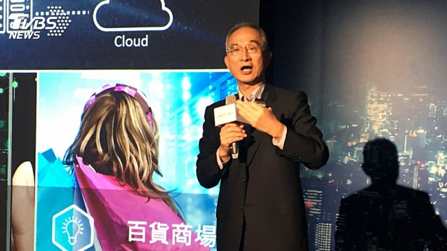 鴻海攜手英特爾亞太電 秀5G刷臉應用
