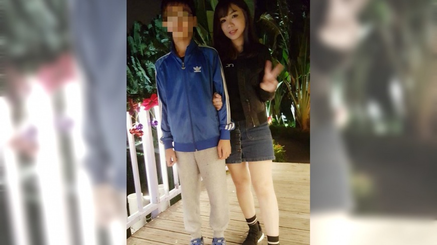 有女網友分享自己和12歲兒子的合照，不少人看了直呼：這是姊弟吧！(圖／翻攝自爆廢公社)
