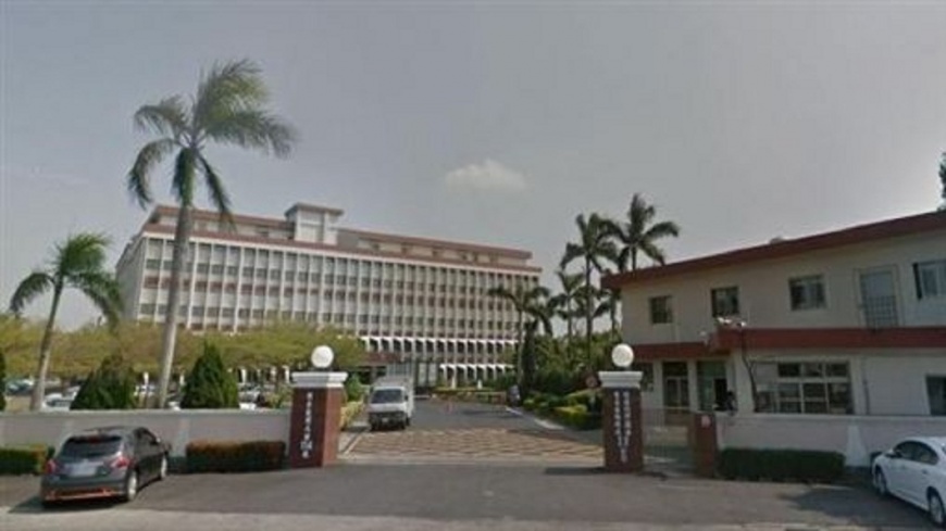 員工在洗滌槽小便 老牌製藥廠:不影響品質