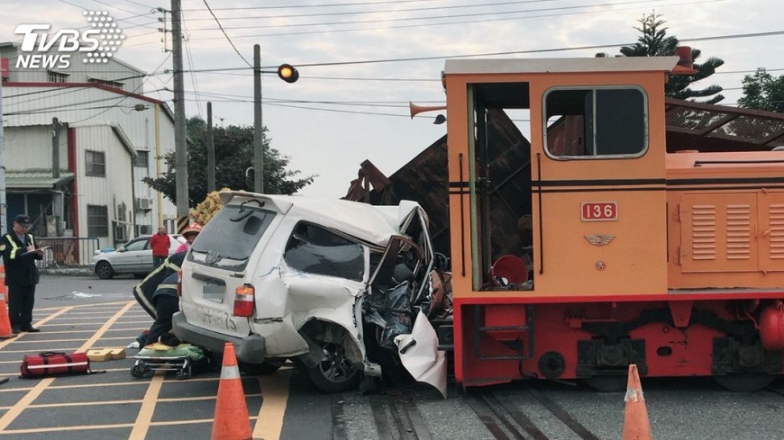 台糖小火車與休旅車相撞 2重傷1輕傷