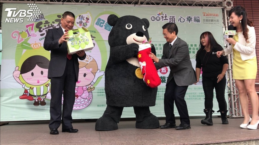 推廣社頭芭樂織襪 熊讚站台跳抖肩舞