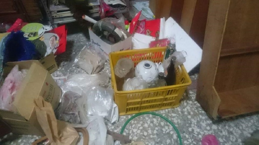 網友出售整屋的雜物開價2萬。翻攝/爆怨公社