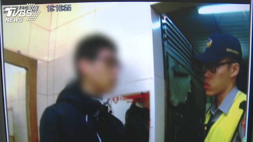 「喀擦聲」漏餡!狼躲女廁偷拍 女放聲尖叫