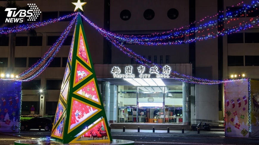 魔法帽裝置藝術亮相 桃園點燈迎新年