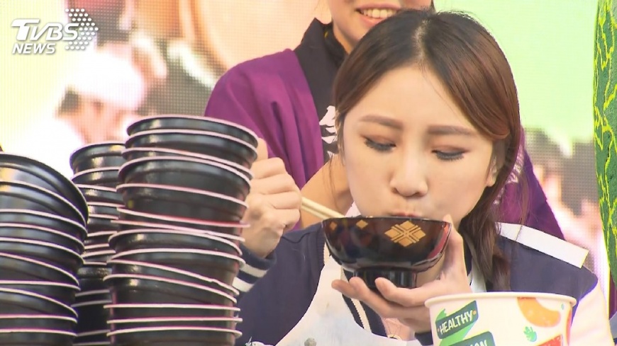 蕎麥麵大賽! 正妹大胃王3分鐘吞60碗