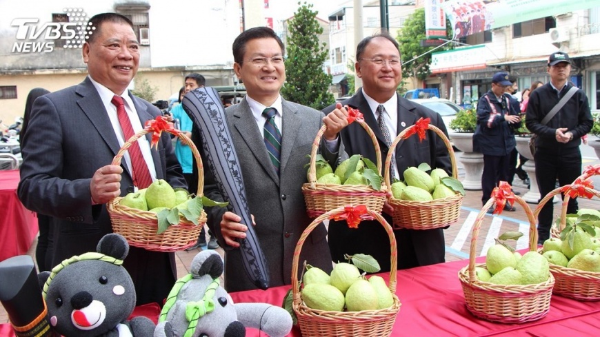 社頭織襪芭樂節 促銷在地芭樂與襪子