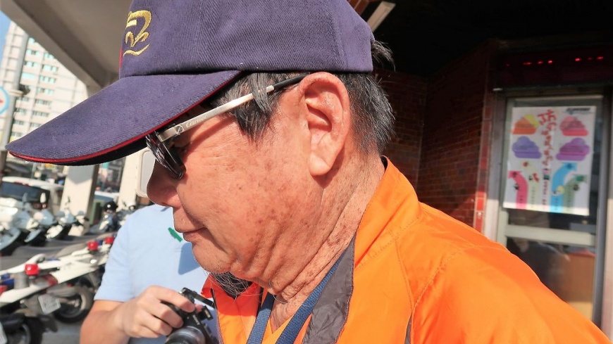派出所報到疑躲媒體 陳慶男誤入警車