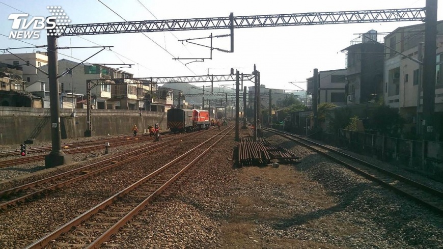 台鐵貨車出軌 銅鑼至后里段單線運轉