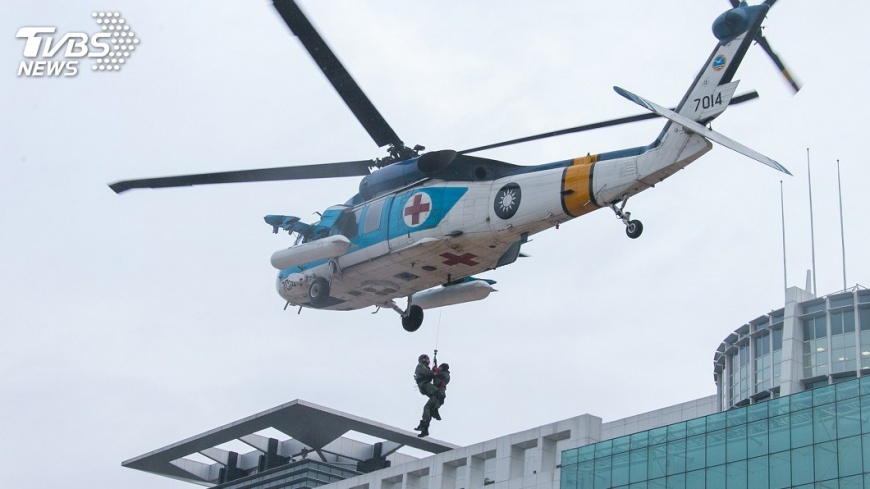 執行救援黑鷹任務 S-70C直升機儀器故障