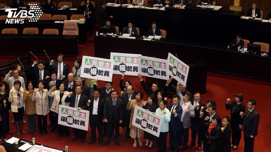 公投法三讀修正通過 藍綠齊稱還權於民