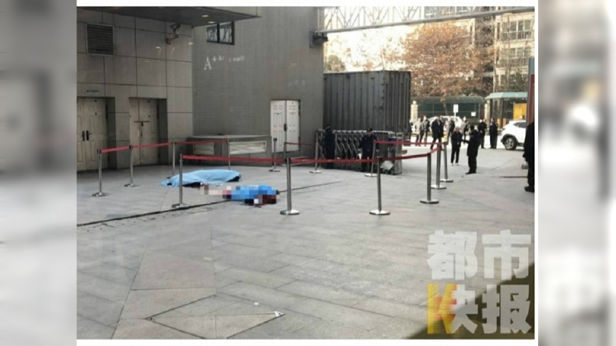 熱心保全接跳樓女遭砸死 兄淚騙老父:去培訓了
