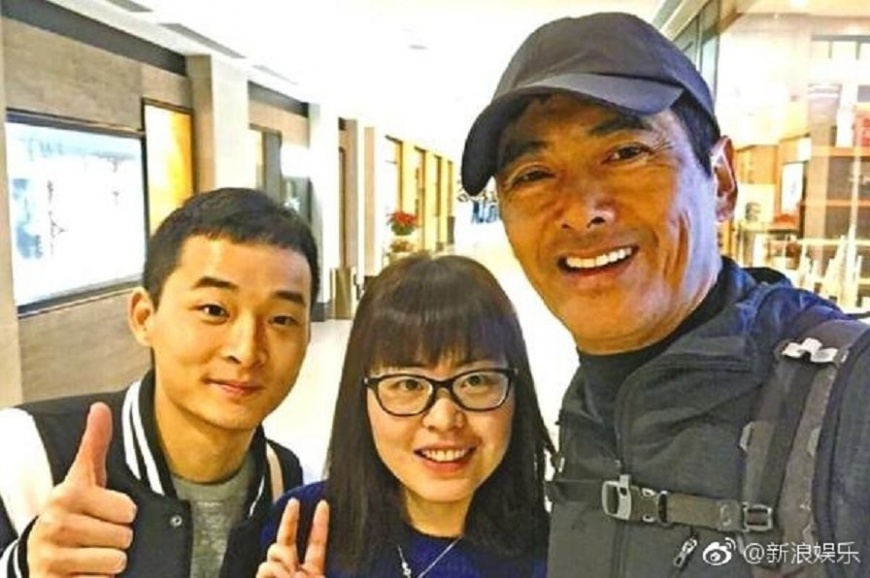 超親民!身價58億 野生周潤發搭地鐵買鞋被讚爆