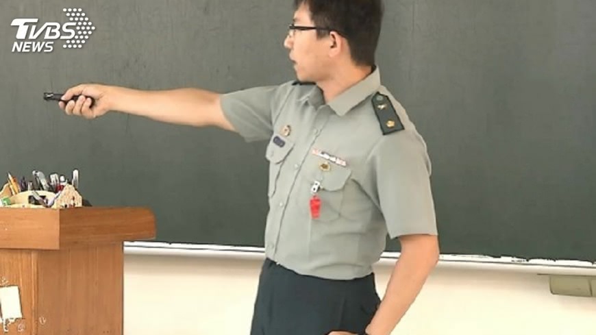 教官退出與制服解禁 屢成校安箭靶