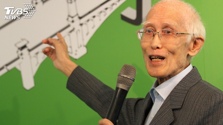 「右手寫詩,左手寫文」 余光中幽默寫詩