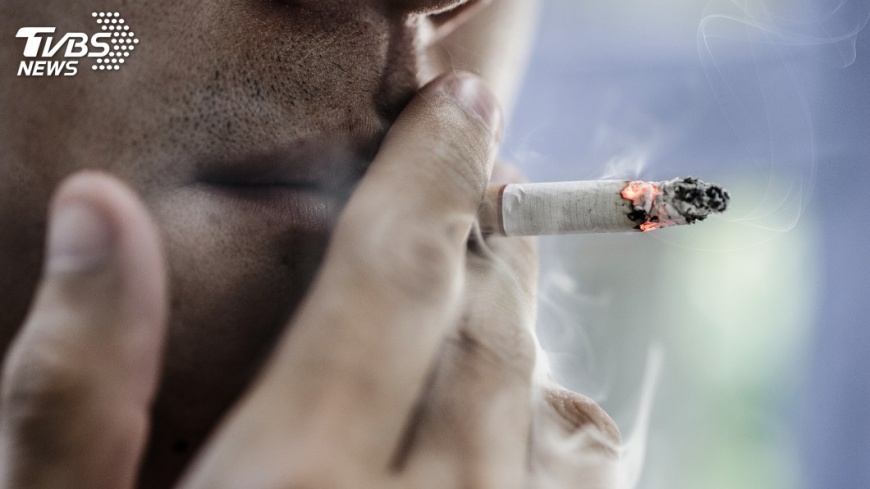 讓年輕人不碰菸 英研究:加警語或塗色