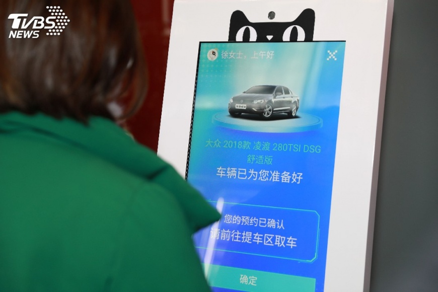 超大型!汽車販賣機 檢測一過掉出車鑰匙