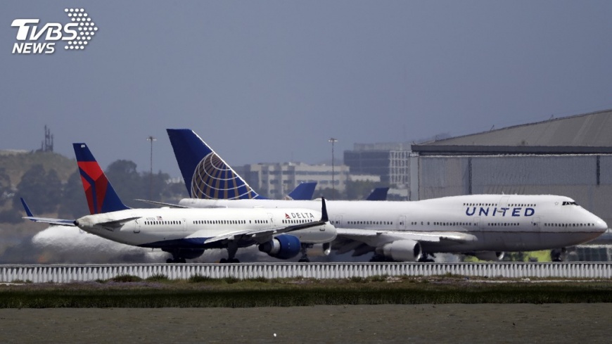 達美班機疑漏油 緊急降落東京成田機場