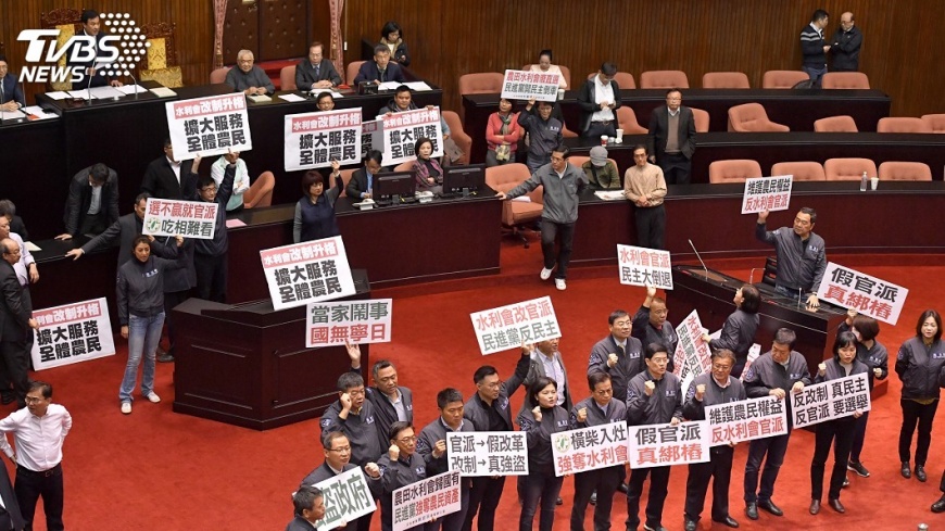 綠突襲脫困 水利會等案逕付二讀
