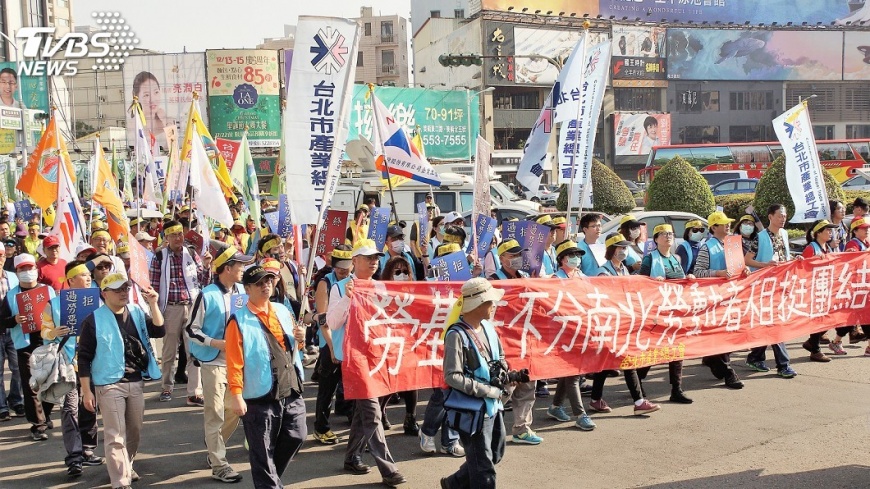 反對勞基法修法　勞團發起帶錄音帶遊行