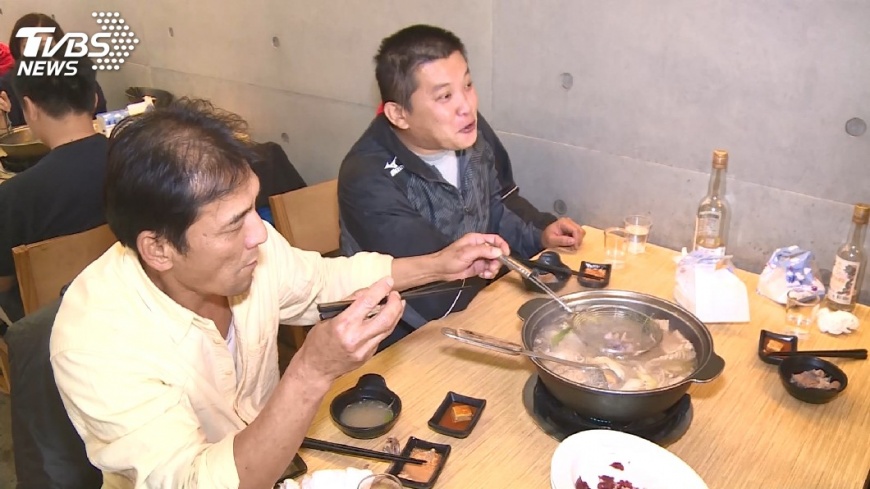 天氣冷羊肉「熱」 民眾排隊買羊肉鍋暖身