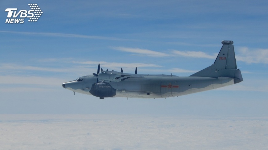 共軍運8電偵機擾台 國軍全程監控