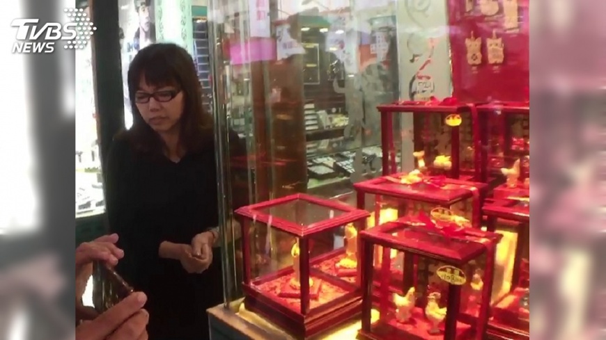 快訊／斧頭破窗！台東銀樓搶案　男搶金飾損失60萬元