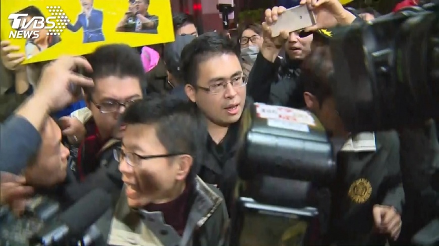 快訊／王炳忠抵北檢　檢方不排除和周泓旭對質