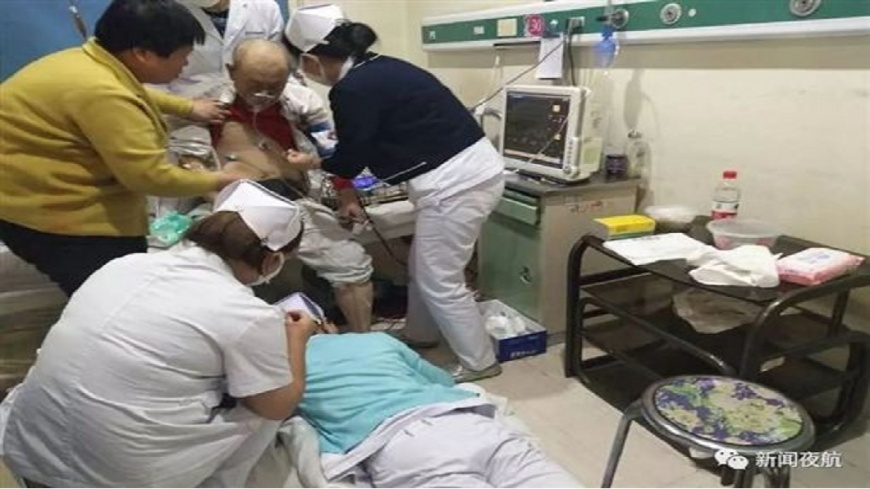 病患找不到血管…護理師趴地打針 超暖舉動被讚爆