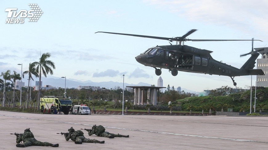 陸軍黑鷹直升機移交空軍 立委凍結預算3億