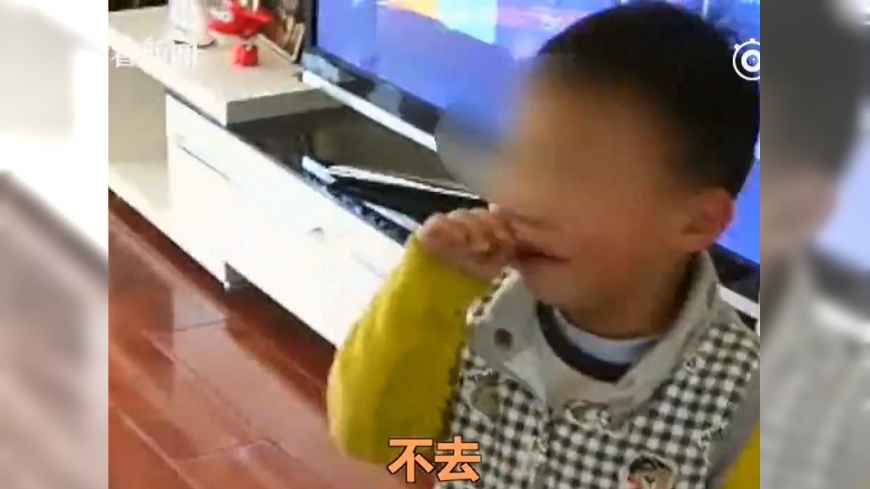 遭幼兒園師膠帶封嘴 陸3歲童哭:不敢上學