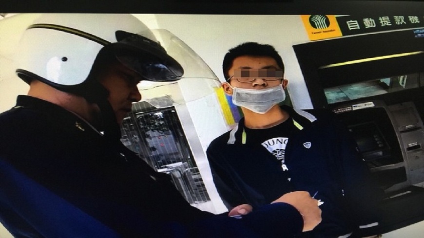 手拿15萬太「炫富」 車手遭逮稱:第一次就被抓