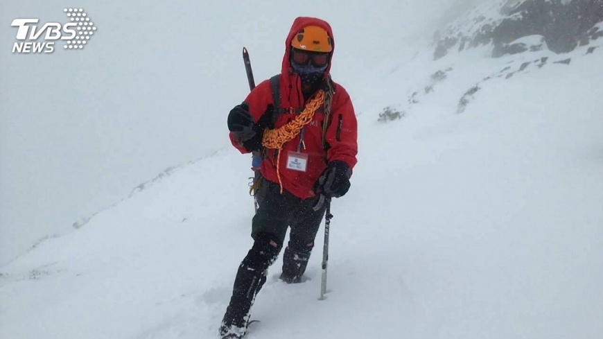 雪山積雪厚達20公分 登山雪攀裝備不可少