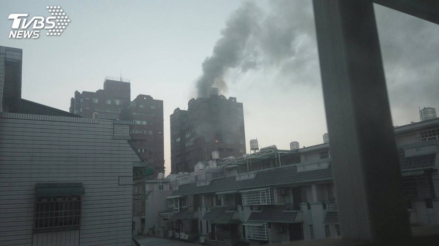 嘉市大樓清晨火警 4人嗆傷送醫