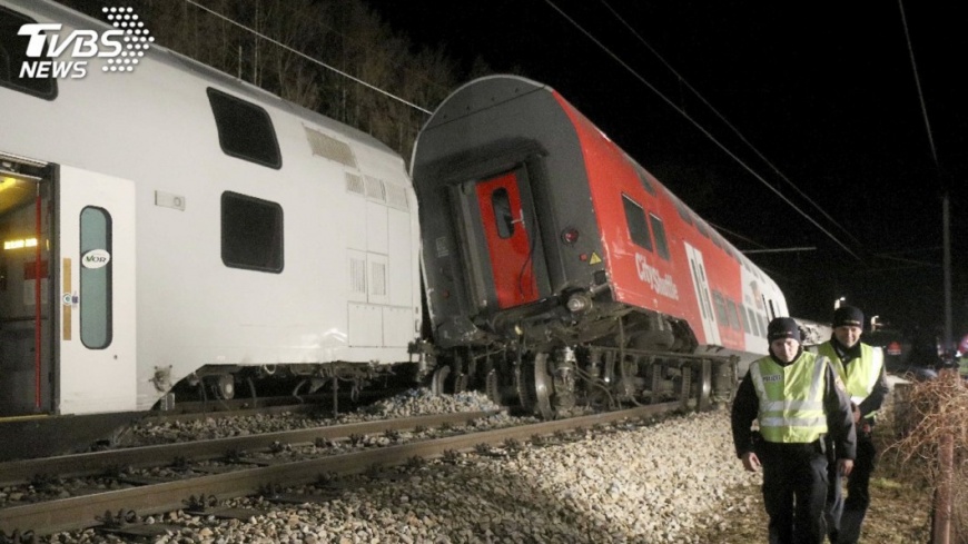 奧地利列車擦撞出軌45傷 西國火車撞月台