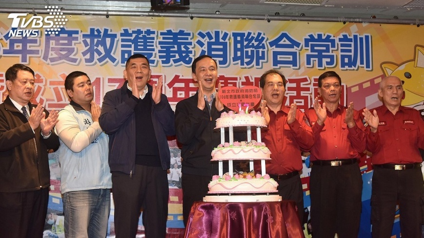 朱立倫表揚救護義消 感恩守護市民安全