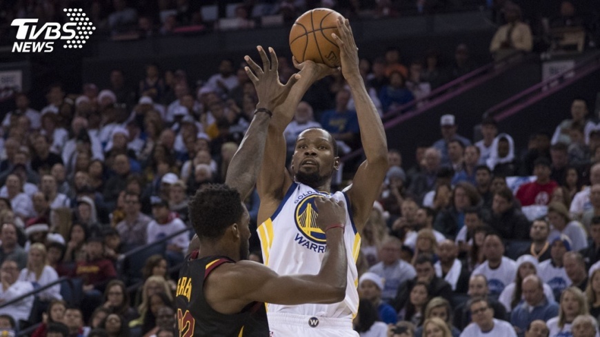 NBA耶誕大戰 勇士杜蘭特率隊擊敗騎士