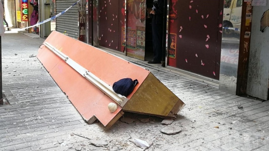 城市炸彈！港油麻地招牌從天降　1人命危