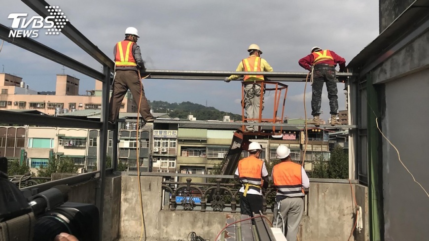 詐騙集團租違建做機房 新北強制拆除
