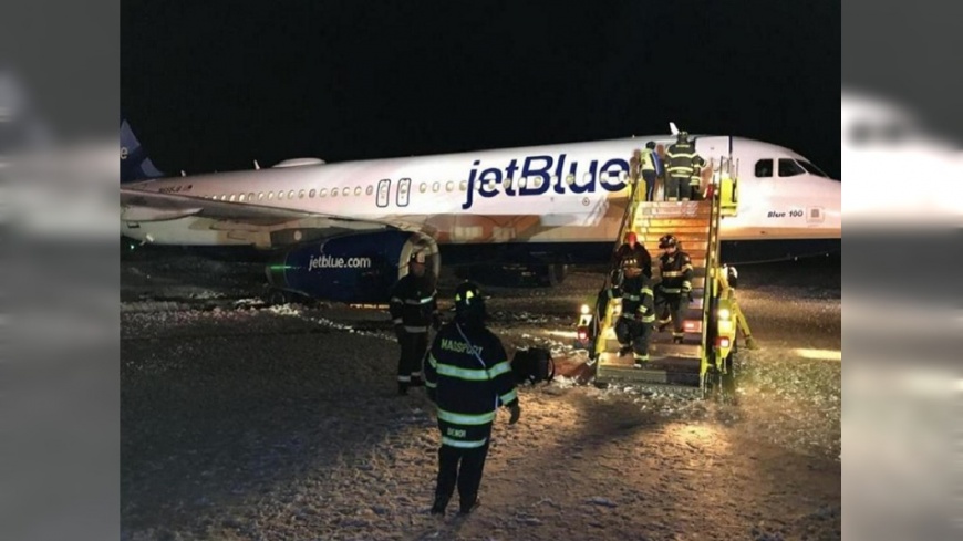 美捷藍航空班機降落 跑道積雪滑出跑道