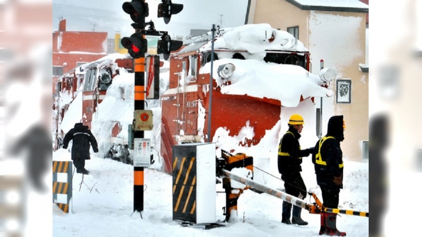 北海道大暴雪 車禍不斷民眾打滑跌倒